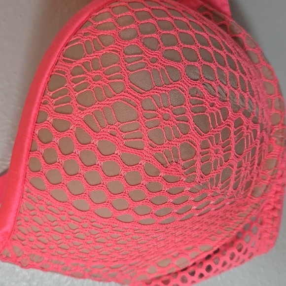 Victoria's Secret | Bright Pink Lace Bra Size 36C - Picture 8 of 8